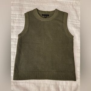 Women’s Banana Republic Size XS Sleeveless Knit Sweater Olive Army Green